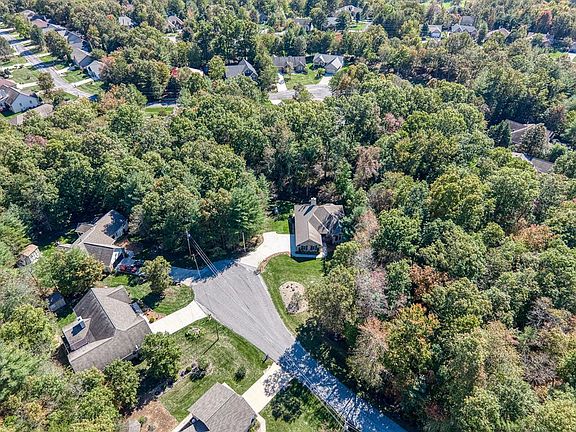 3rd image of 16 Holly Ct