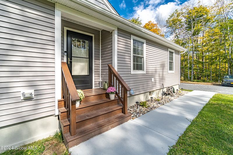 5th image of 126 Kropp Road