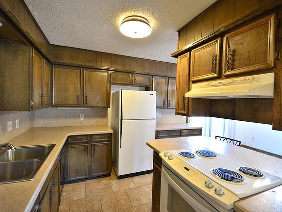 4th image of 4425 75th Dr APT A