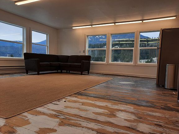 2nd image of 225 E 4th Ave Floor 3