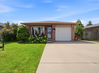 143 Independence Dr, Hamilton, ON L8W 3H7