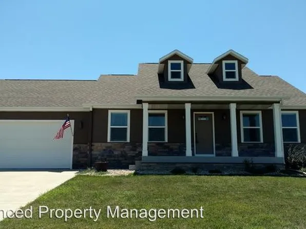 5305 Stone Crest Dr, Manhattan, KS 66503