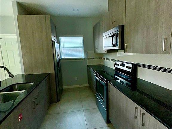 5th image of 2703 Larkspur Ave APT 3