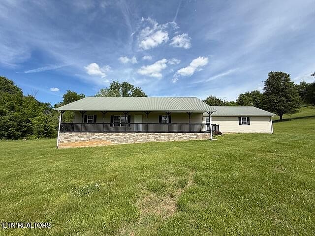 1st image of 884 Shadowbrook Way