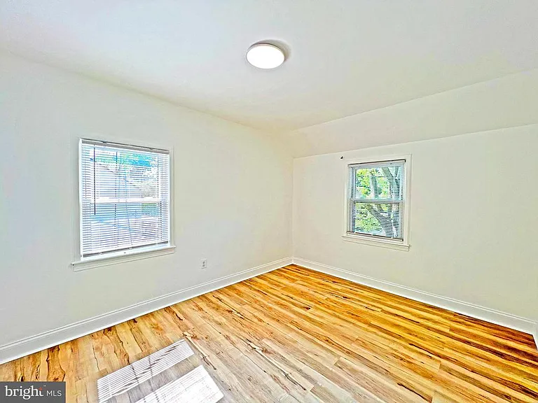 7009 Hawthorne St — Photo 12
