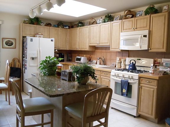 4th image of 20 Peach Hill Ct