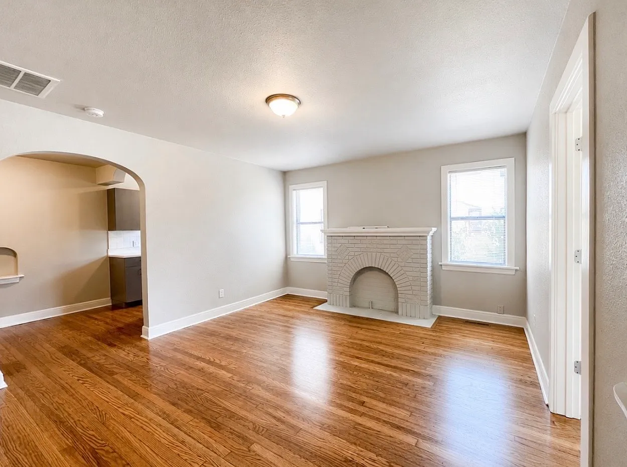 835 East Drive - 6 — Photo 3