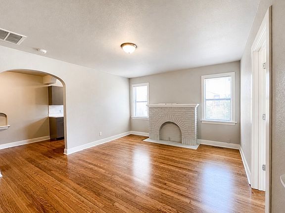 3rd image of 835 East Dr APT 6