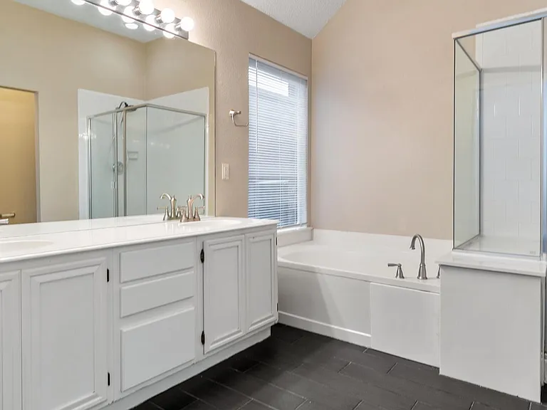 615 Lake Bridge Dr — Photo 15