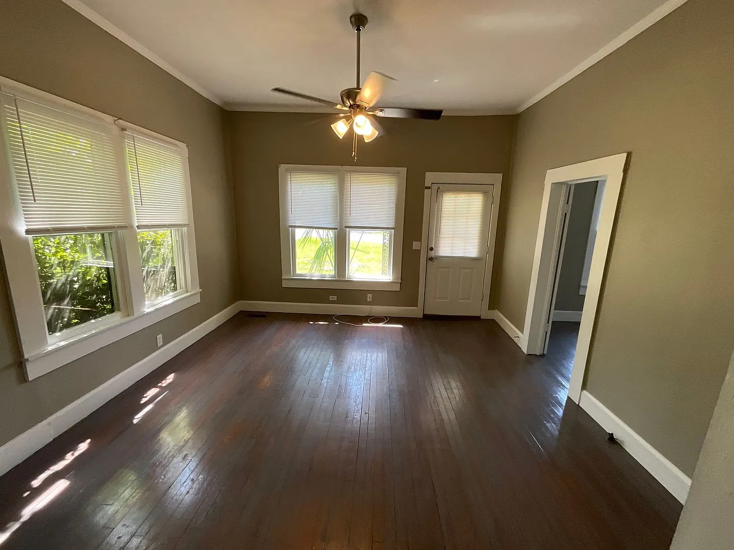 Sweet 2/1 Cottage in Marianna w/ High Ceilings and Original Hardwood Floors — Photo 4