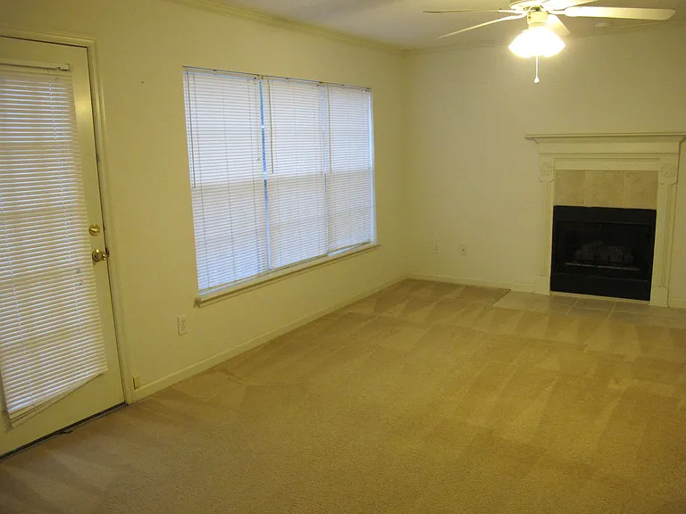 600 Surrey Ln — Photo 9