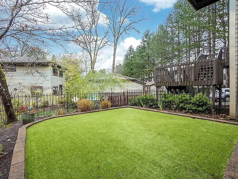 7704 SW Cresmoor Dr — Photo 37