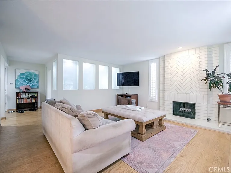 4425 Whitsett Ave — Photo 8