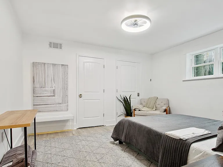 2604 Chartres St #B — Photo 7