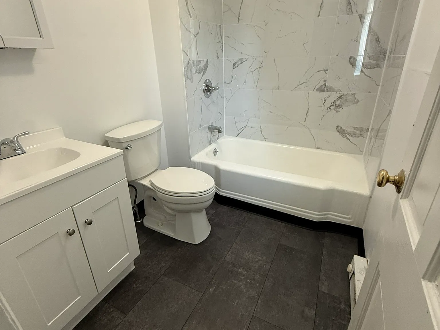 Studio, 450 sqft, $975 — Photo 2
