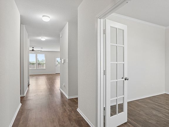 3rd image of 709 Hummingbird Ln