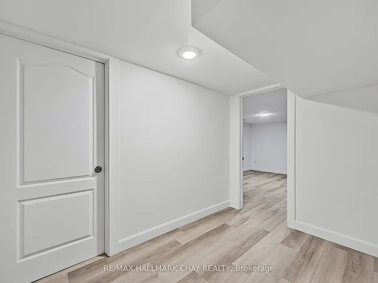 204 Tupper St W #LOWER — Photo 9