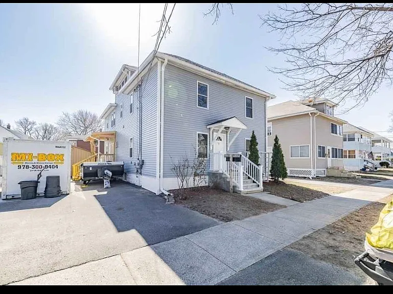 19 Bonner Street front view/driveway