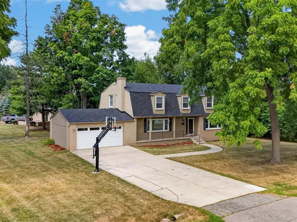 2499 Horseshoe Dr, West Bloomfield, MI 48322