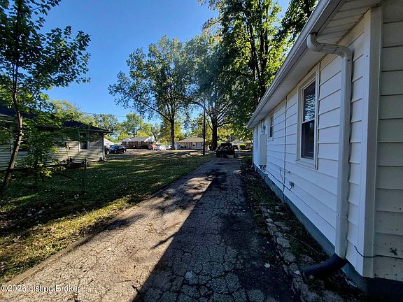 4th image of 2701 Pioneer Rd