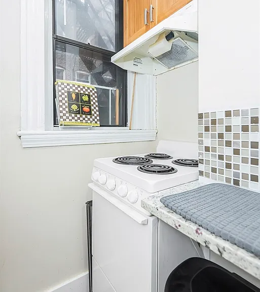 137 Peterborough St #5 — Photo 4