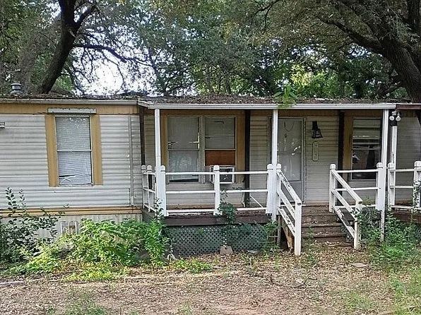 1615 E Apache Trl, Granbury, TX 76048