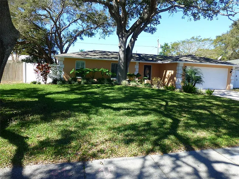 752 Patricia Ave — Photo 4