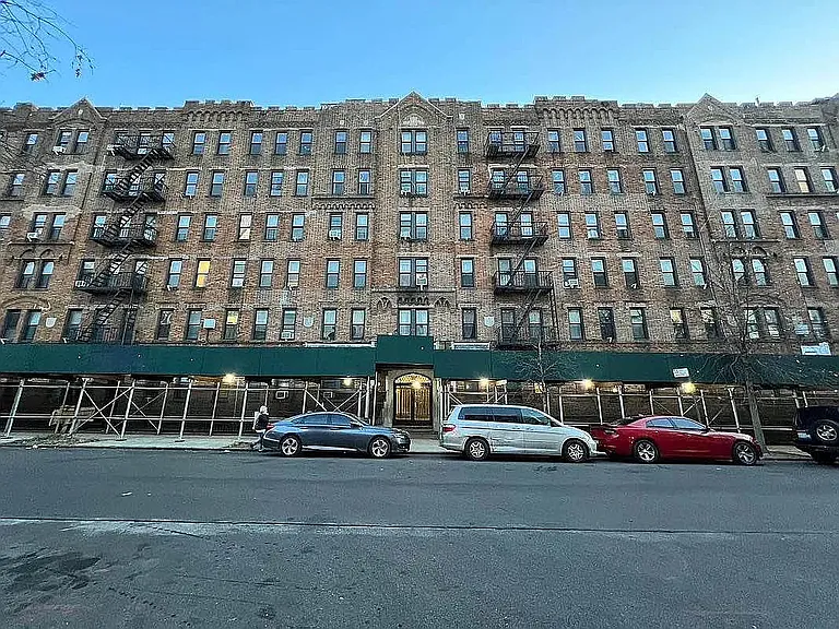 240 Crown St #1T — Photo 15