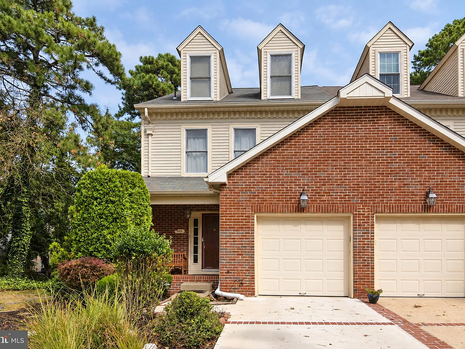 3 bed, 3.5 bath, 4305 sqft, $3,500 — Photo 1
