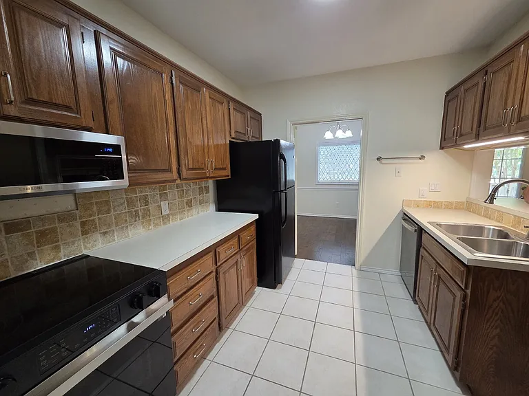 5839 Lake Point Dr — Photo 10