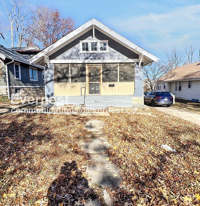 1st image of 1402 E 65th St