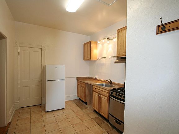 5th image of 1328 N Corona St APT 3