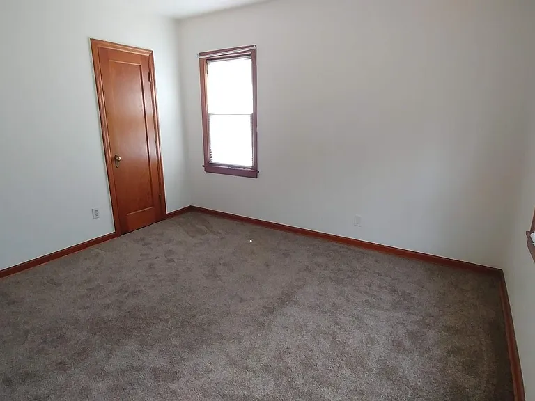 460 SW State St — Photo 6