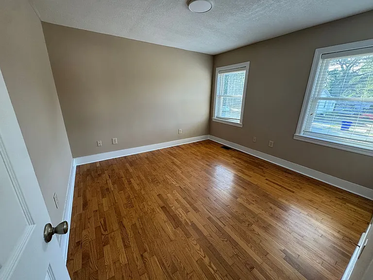 710 Cabell Dr — Photo 15