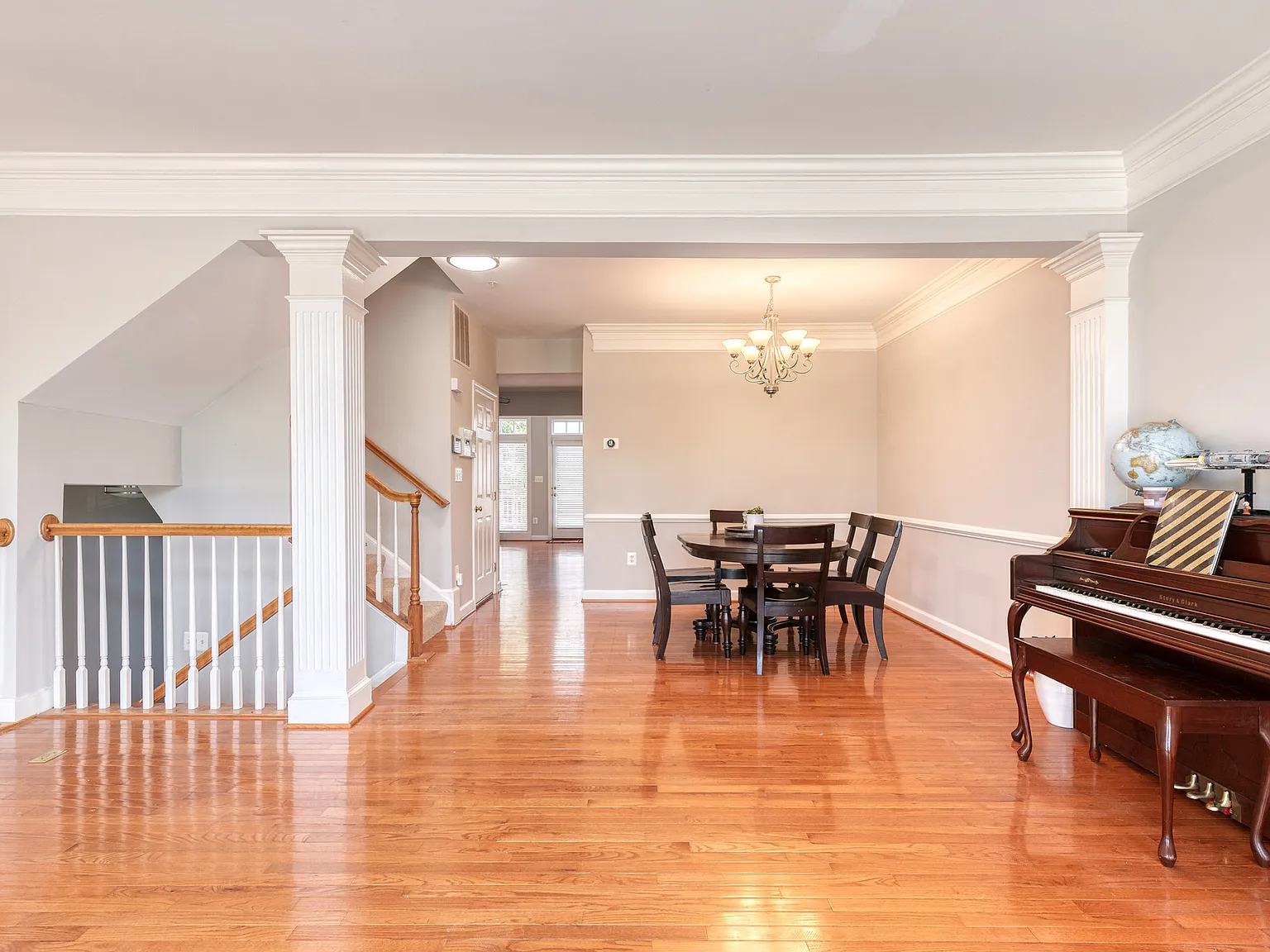 3 bed, 3.5 bath, 2760 sqft, $3,300 — Photo 4