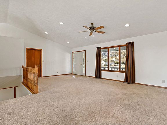 2nd image of 10460 N Aspen Ave