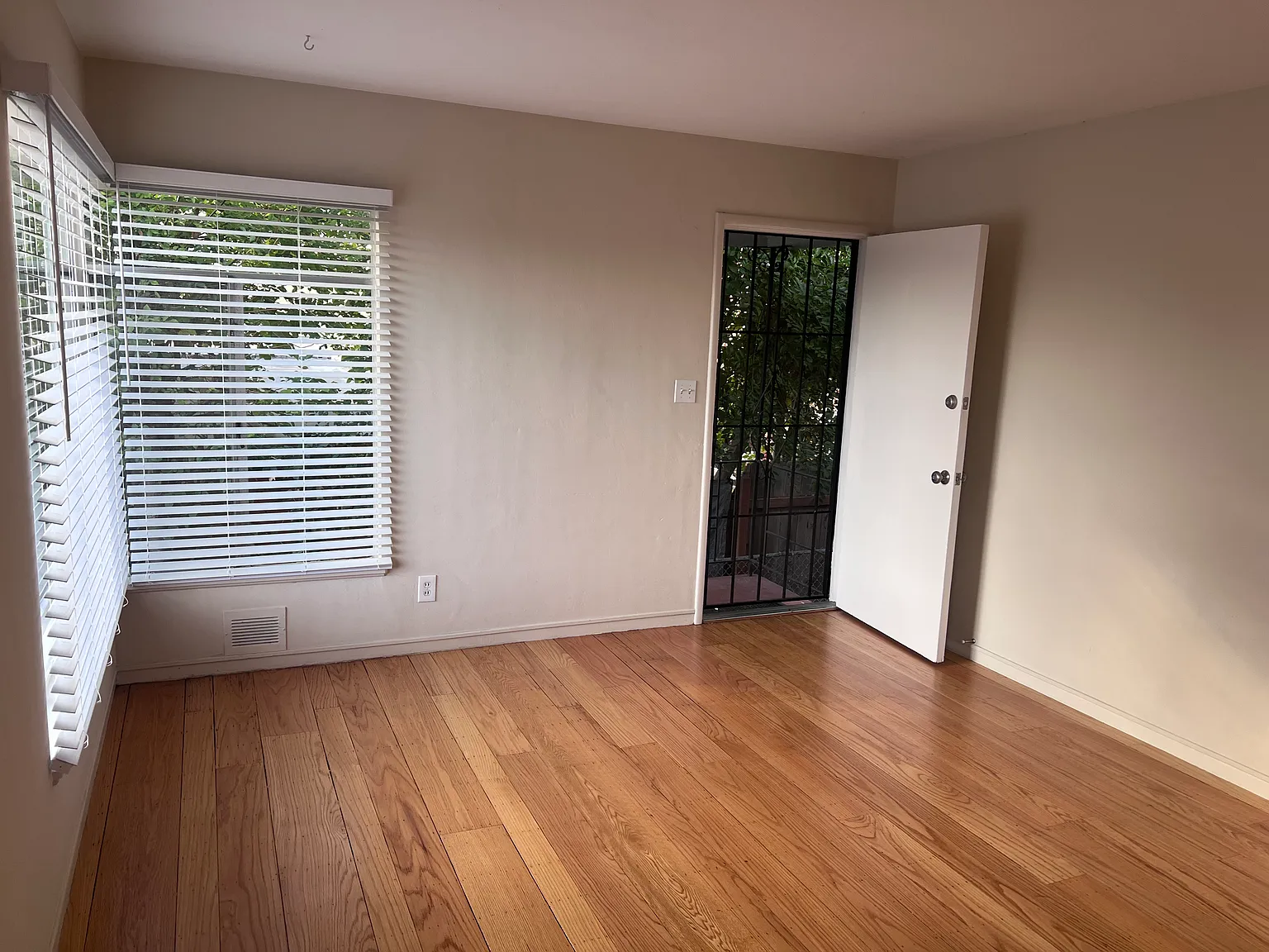 1 bed, 700 sqft, $2,350 — Photo 3
