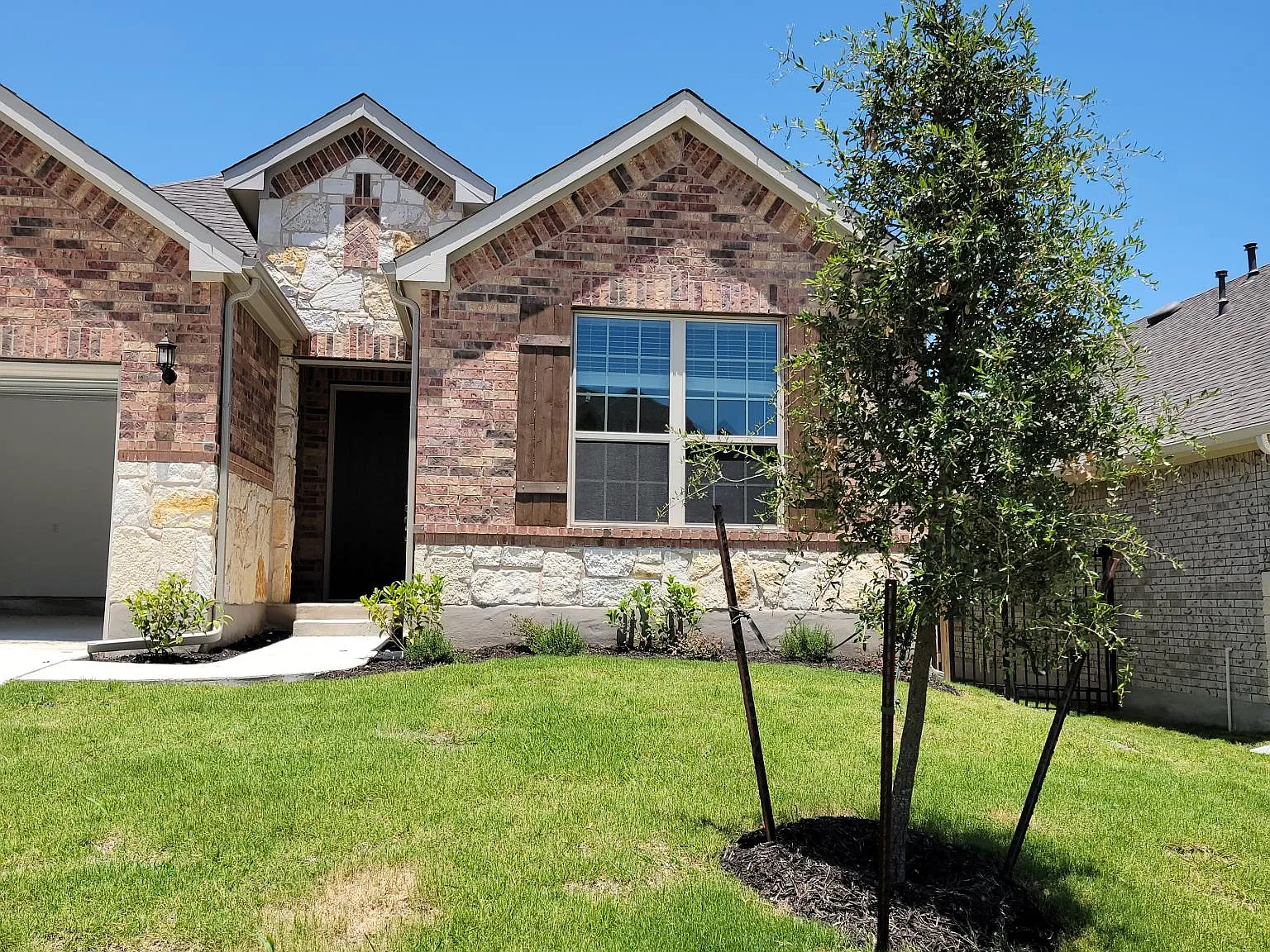 4 bed, 3370 sqft, $2,850 — Photo 2