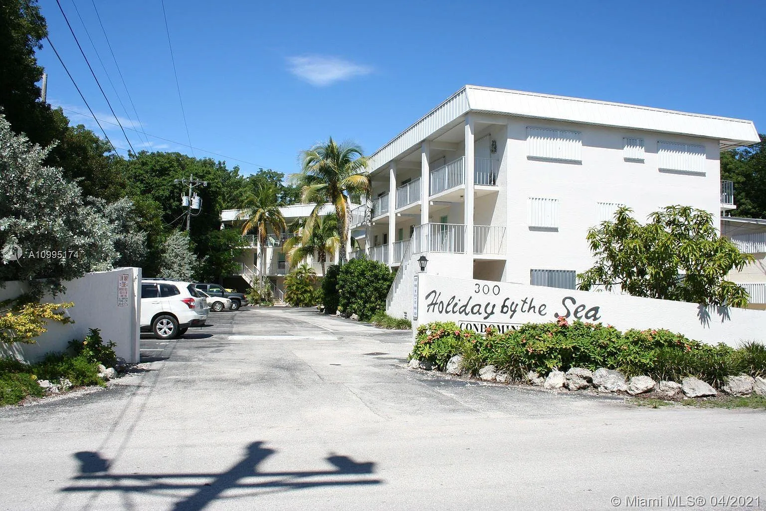 2 bed, 1.5 bath, 1024 sqft, $2,400 — Photo 1