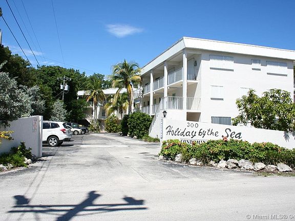 2nd image of 300 Ocean Dr APT 20