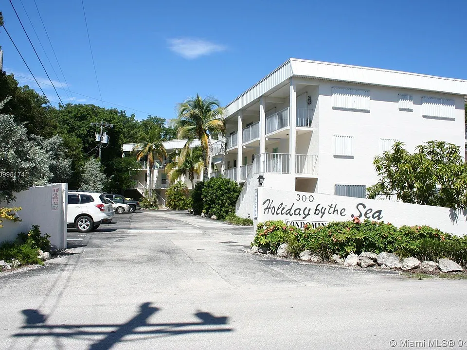 300 Ocean Dr #20