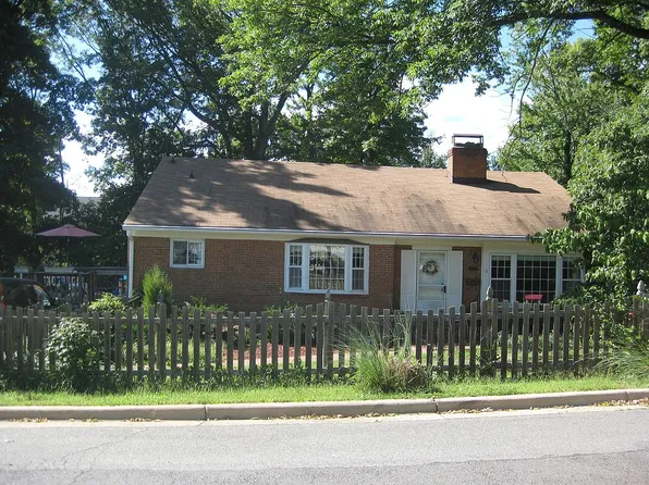 56 Fort Williams Py, Alexandria, VA 22304