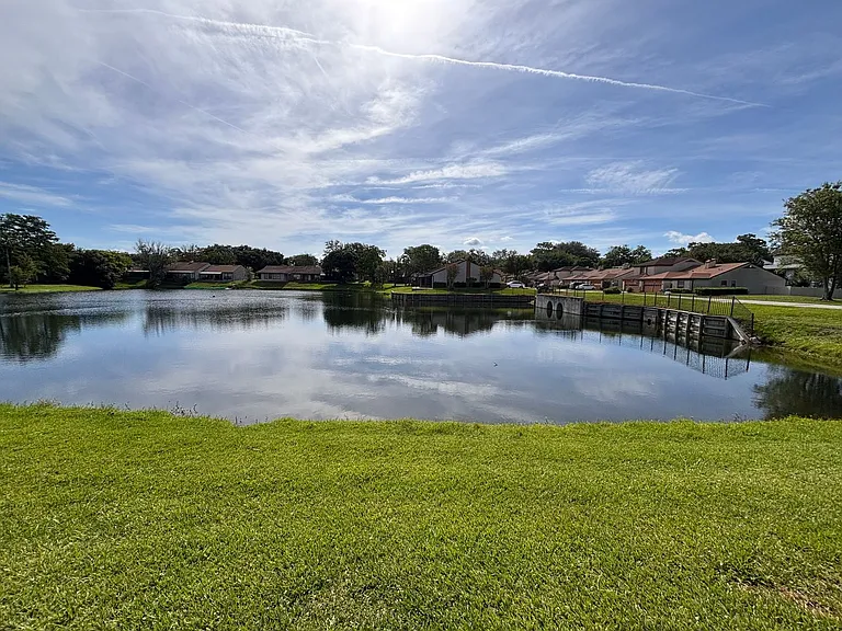 7823 Fawn Brook Cir E — Photo 4