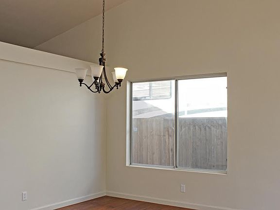 4th image of 486 Charolais Dr