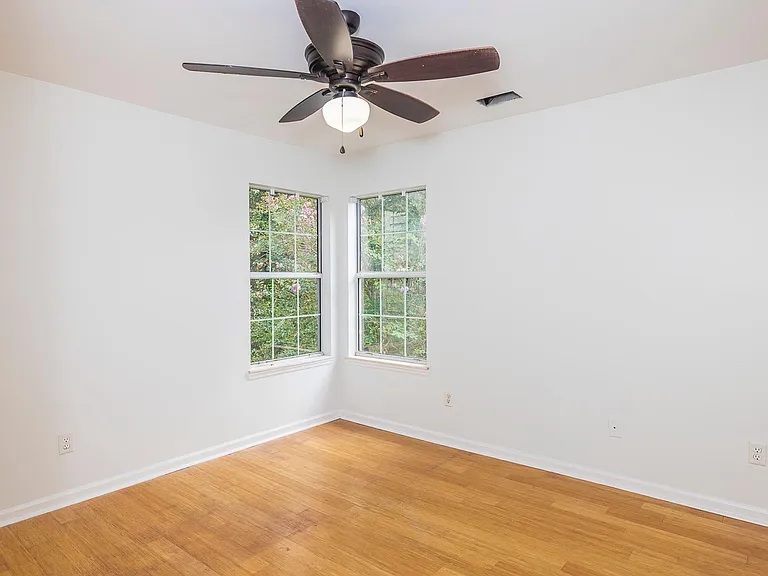 Medium sized bedroom