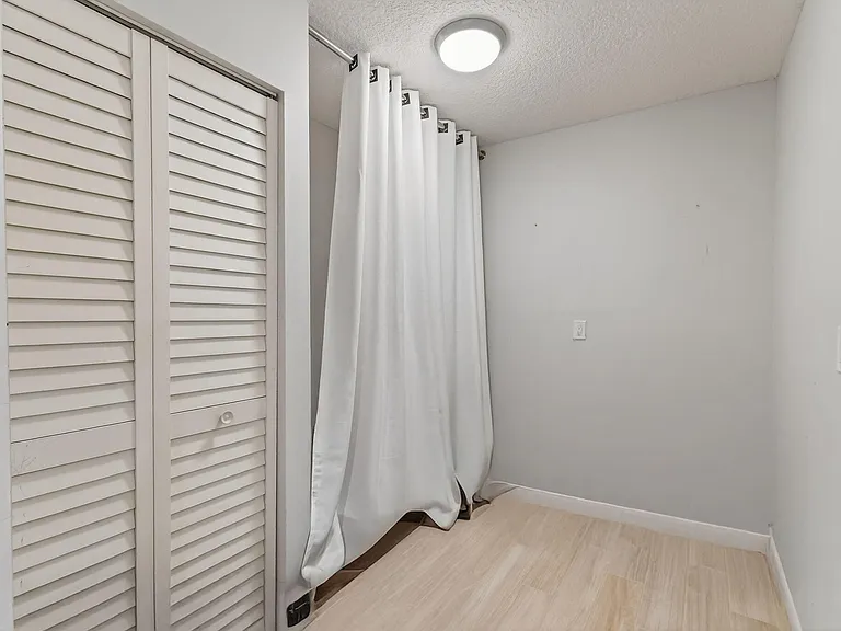 701 Seafarer Cir #504 — Photo 21