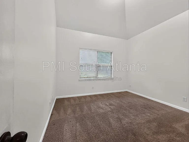 305 Legends Dr — Photo 15