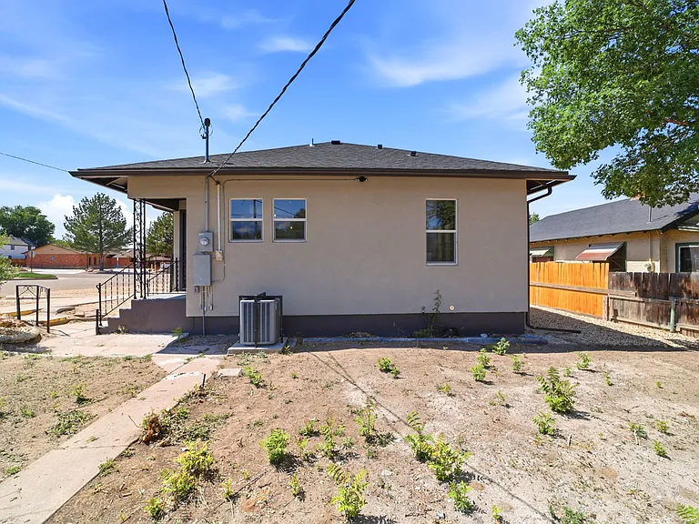 330 Jefferson St — Photo 51