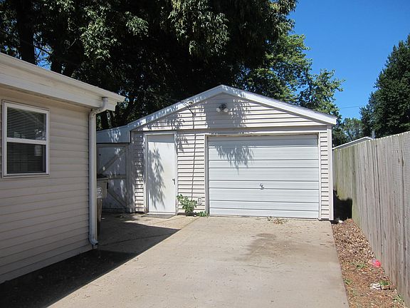 DETACHED GARAGE
