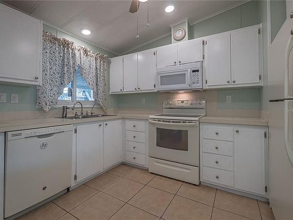 5th image of 1010 Parker Pl